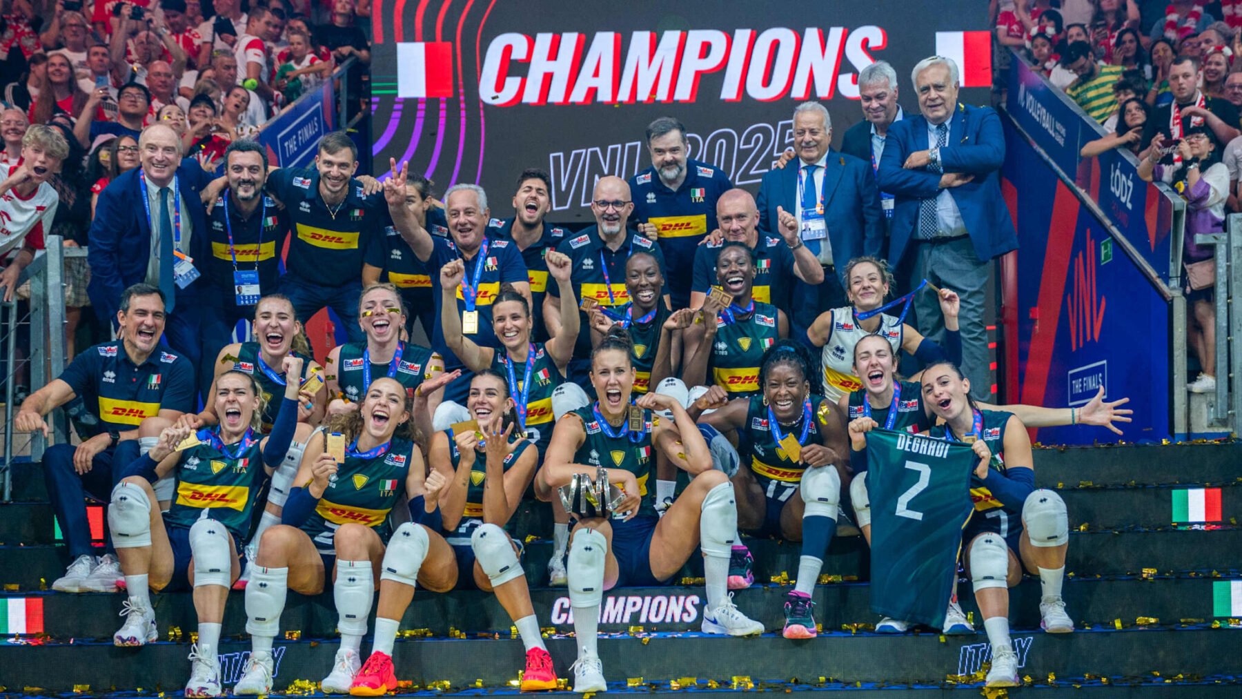 Jogadoras da Itália celebram título da VNL Feminina (foto: Divulgação/FIVB)