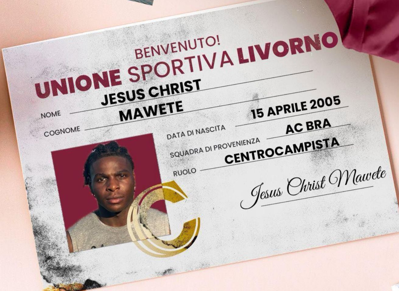 US Livorno anunciou o novo reforço em suas redes sociais (foto: US Livorno 1915/Divulgação)