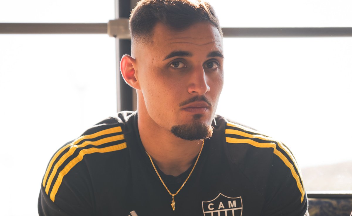 João Marcelo, atacante do Atlético, durante viagem da delegação alvinegra ao Rio de Janeiro para enfrentar o Flamengo (foto: Pedro Souza/Atlético)