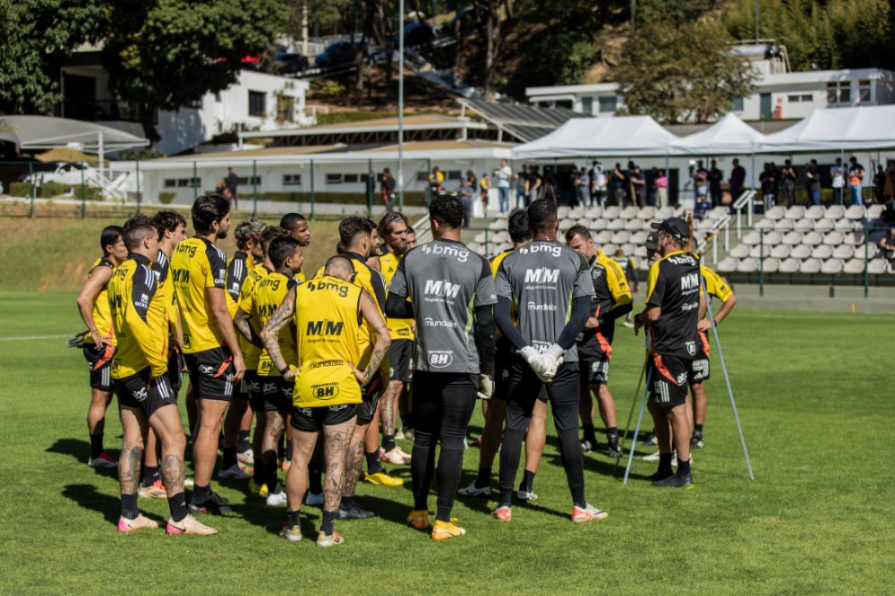 Jogadores do Atlético durante treinamento na Cidade do Galo, em Vespasiano (9/7/2025) (foto: Pedro Souza/Atlético)