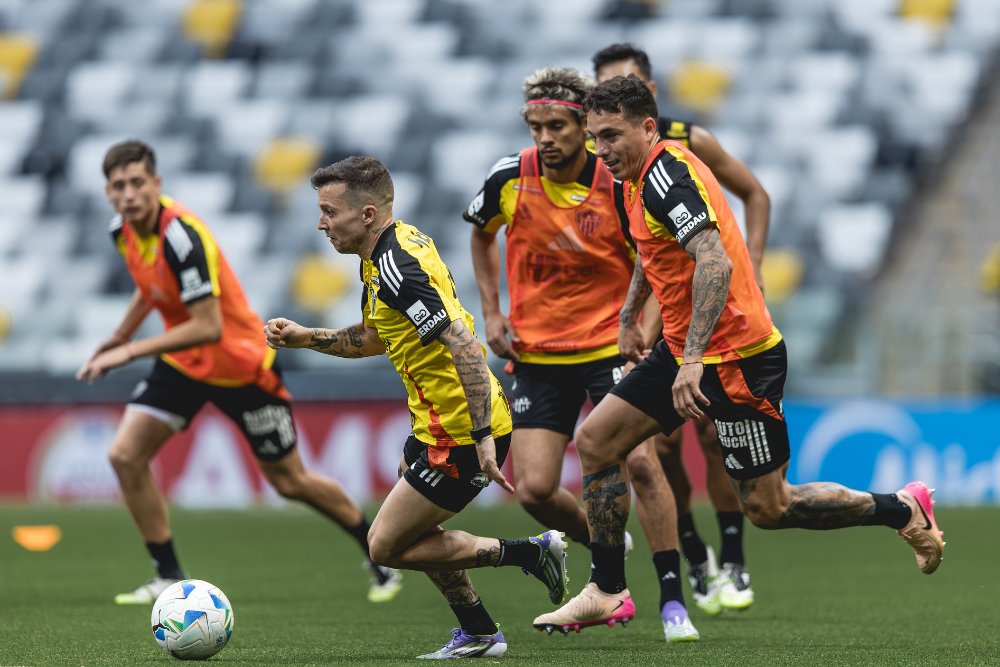 Jogadores do Atlético durante treino na Arena MRV (foto: Pedro Souza/Atlético)