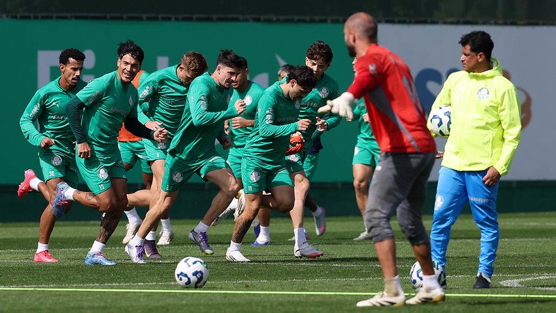 Jogadores do Palmeiras correm em treino (foto: Cesar Greco/Palmeiras)