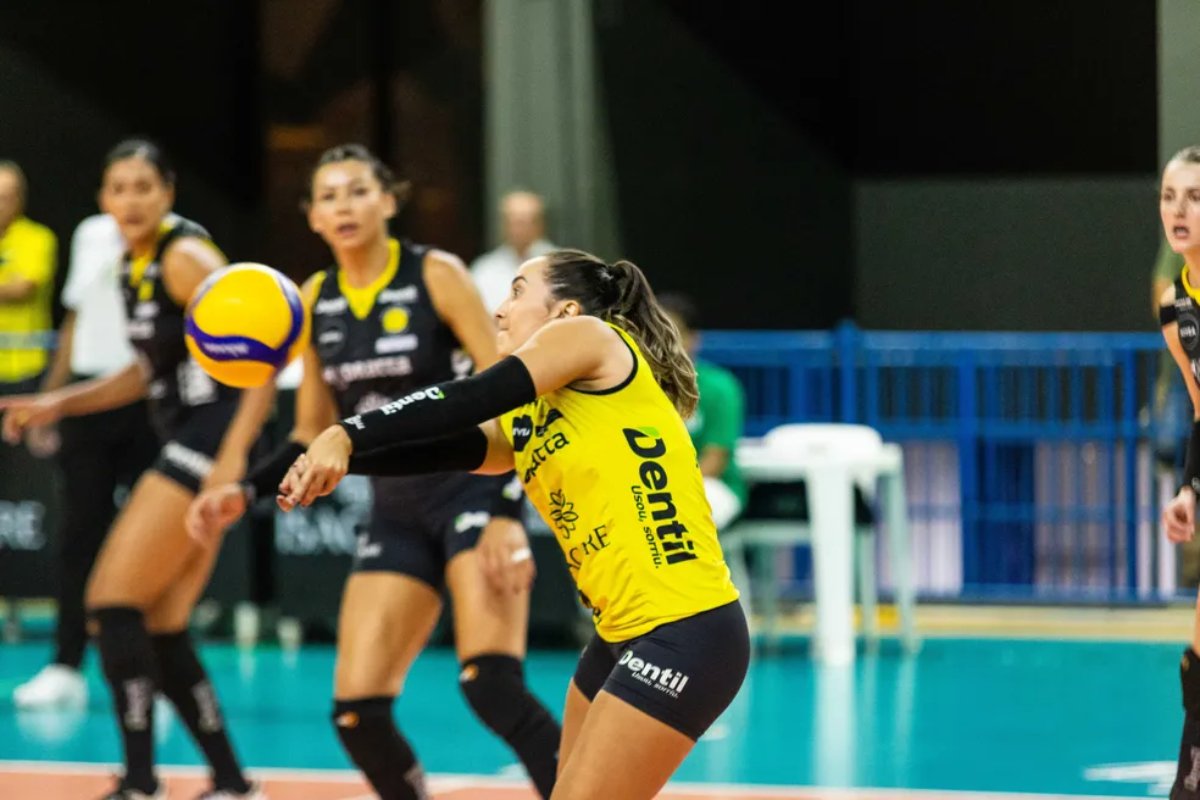 Ju Perdigão em ação pelo Praia Clube (foto: Eliezer Esportes/Praia Clube)