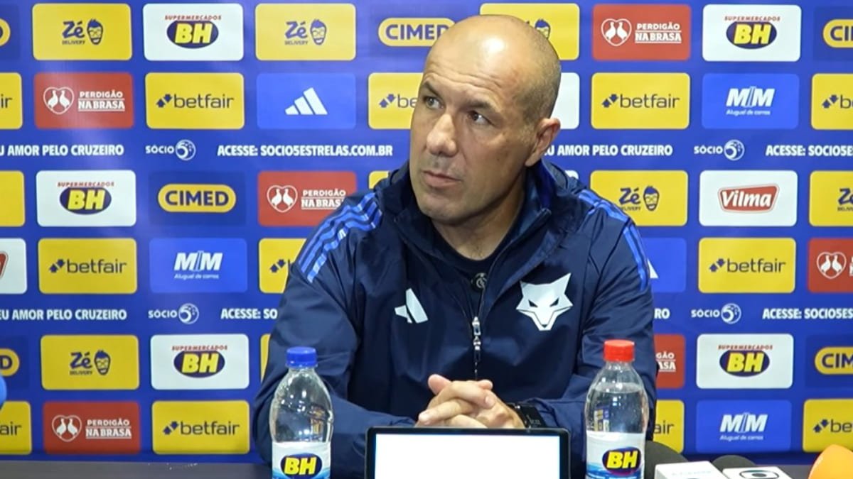 Leonardo Jardim, técnico do Cruzeiro, em entrevista coletiva (foto: Reprodução/TV Cruzeiro)