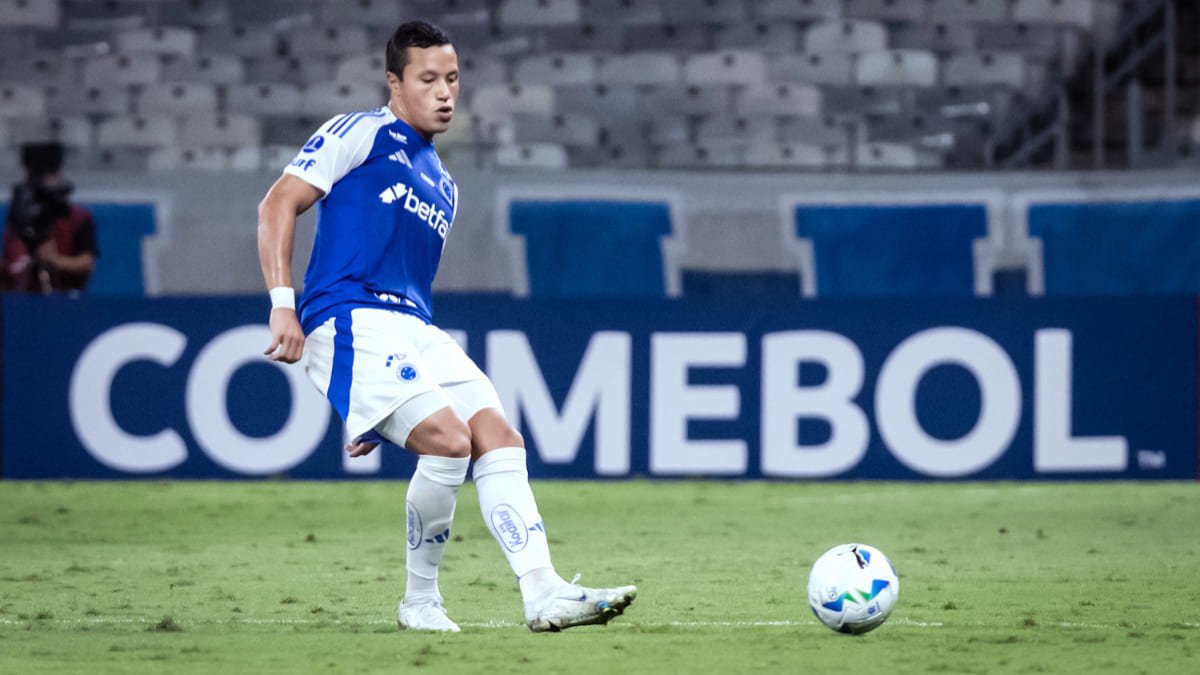Marlon, lateral-esquerdo do Cruzeiro, em campo (foto: Gustavo Aleixo/Cruzeiro)