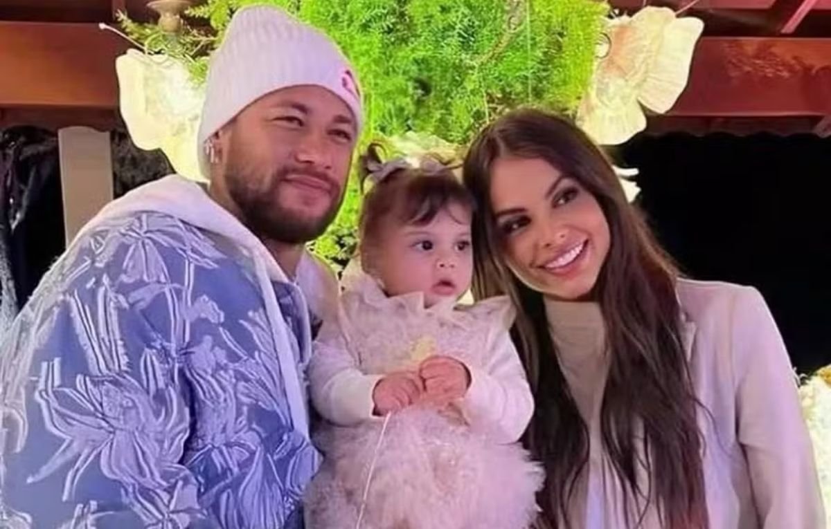 Neymar e Kimberlly com a filha, Helena (foto: Reprodução)