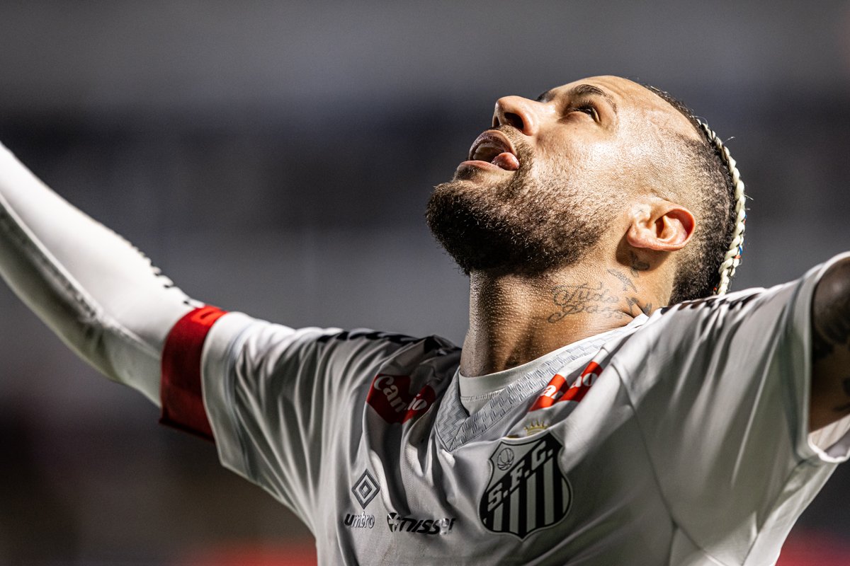 Neymar comemora gol em vitória do Santos sobre o Flamengo, na Vila Belmiro, pelo Brasileirão (foto: Raul Baretta/ Santos FC.)