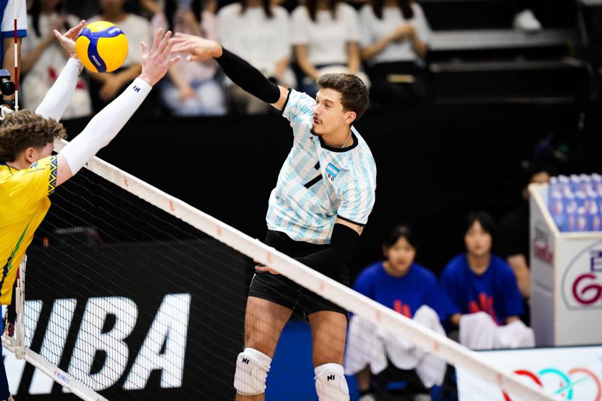 Luciano Palonsky em ação pela Argentina contra o Brasil (foto: Divulgação/FIVB)