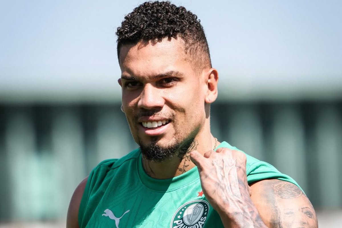 Paulinho sorri em treino do Palmeiras (foto: Divulgação/Palmeiras)