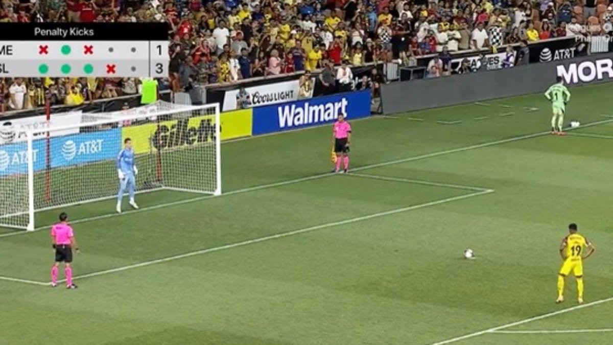 Rafael Cabral, goleiro do Real Salt Lake, dos Estados Unidos, em cobrança de pênaltis; arqueiro já defendeu o Cruzeiro (foto: Reprodução/MLS)