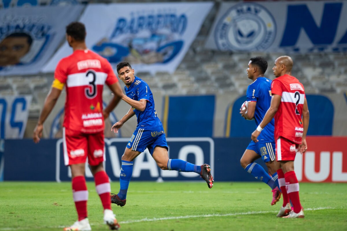 Ramon comemora gol pelo Cruzeiro contra o CRB na Série B de 2021 (foto: Bruno Haddad/Cruzeiro)