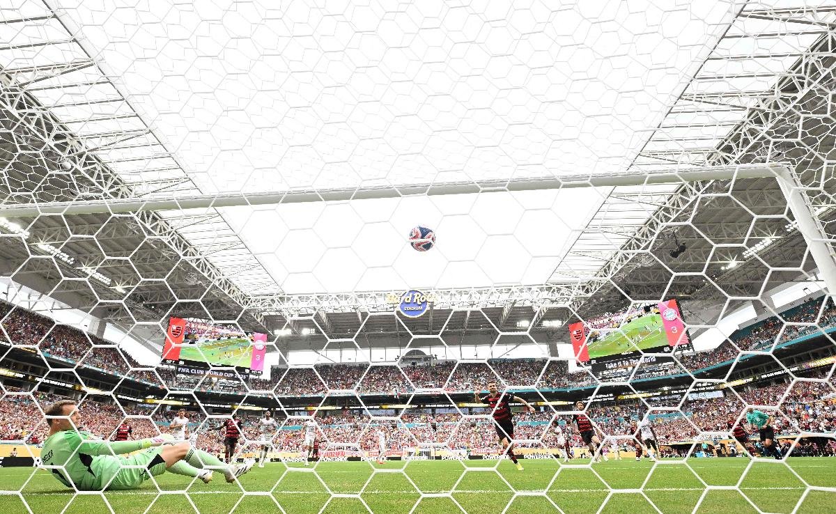 Gol de pênalti de Jorginho em Flamengo x Bayern pelo Mundial de Clubes (foto: PATRICIA DE MELO MOREIRA / AFP)