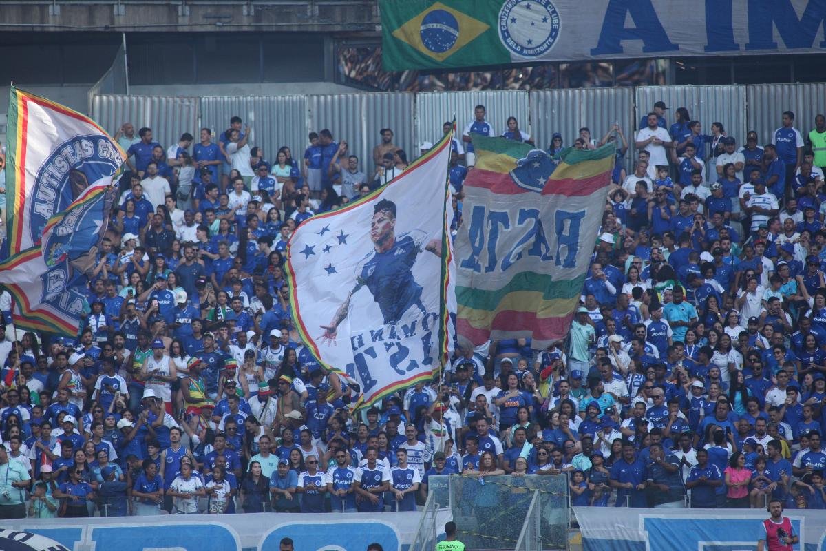 Torcida do Cruzeiro no jogo contra o Juventude, no Mineirão (foto: Edesio Ferreira/EM/D.A. Press)