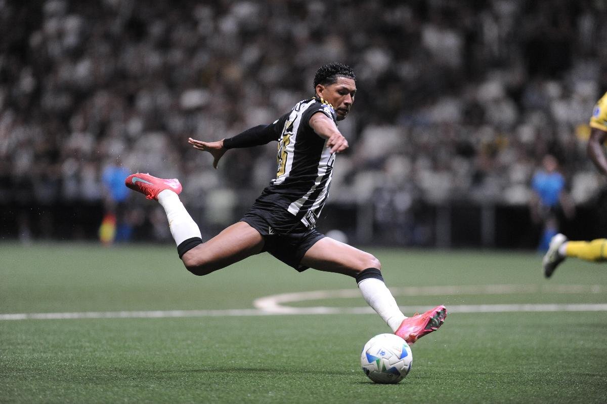 Rony, atacante do Atlético, no jogo contra o Bucaramanga (foto: Alexandre Guzanshe/EM/D.A. Press)