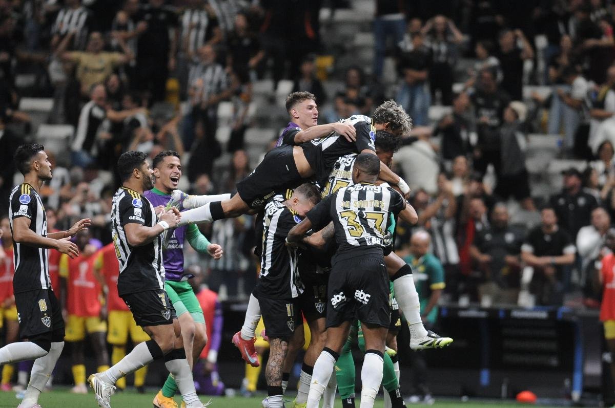 Jogadores do Atlético celebram classificação na Sul-Americana (foto: Alexandre Guzanshe/EM/D.A. Press)