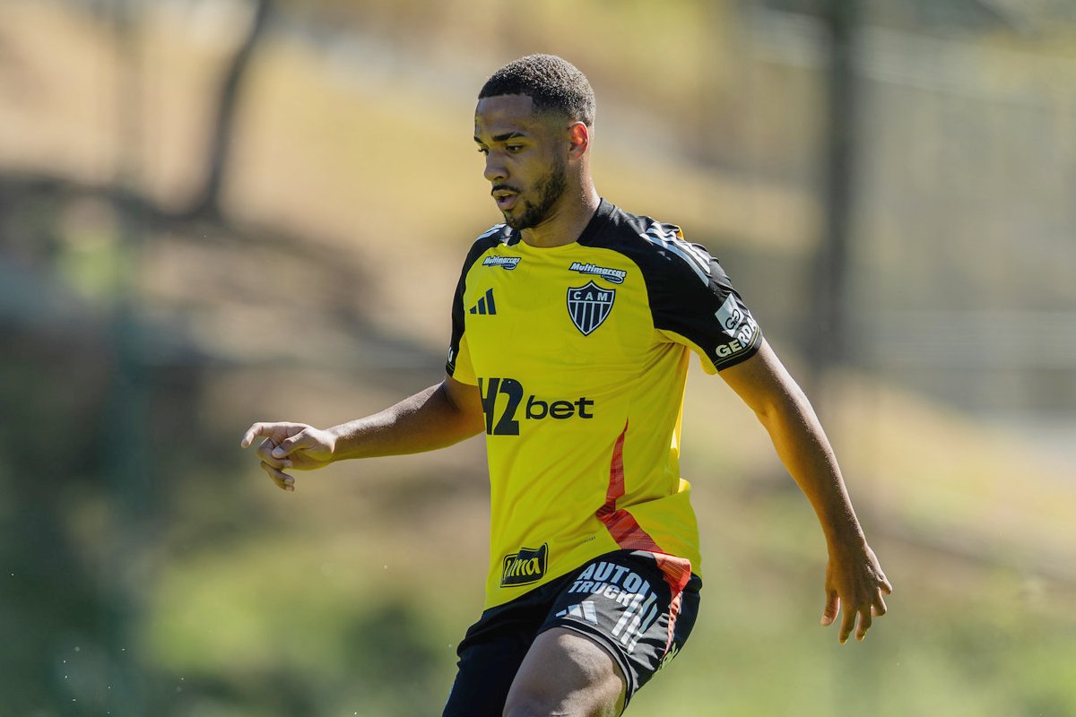 Rômulo durante treino do Atlético na Cidade do Galo (foto: Pedro Souza/Atlético)