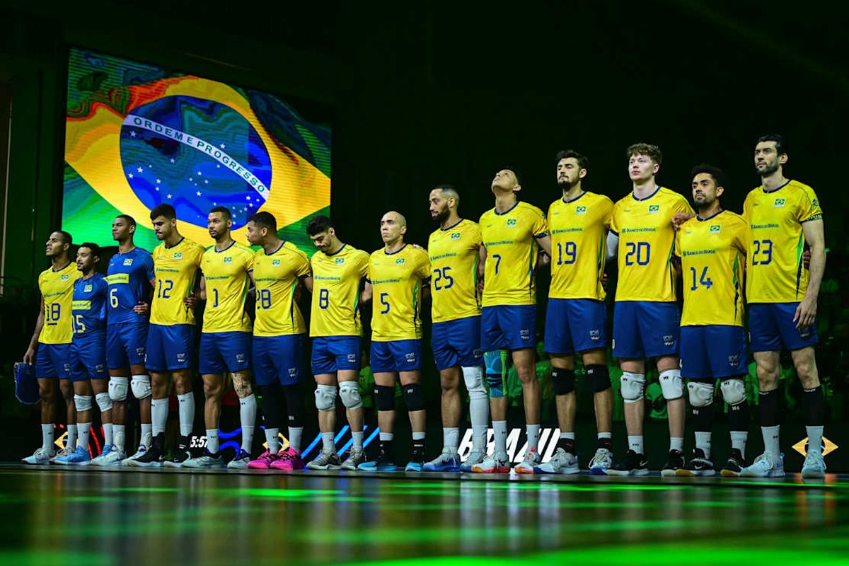 Jogadores do Brasil antes do jogo contra a China na VNL (foto: VNL/FIVB)