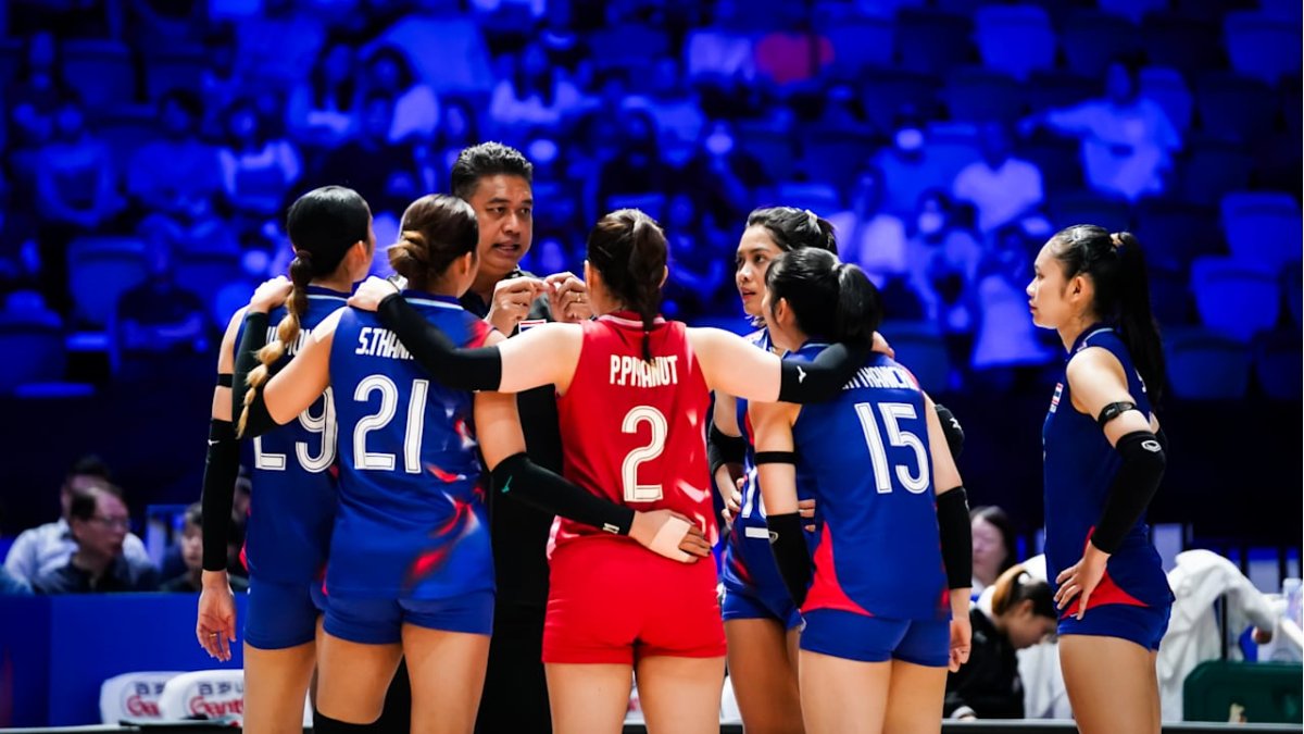 Seleção da Tailândia durante jogo da VNL Feminina (foto: Divulgação/FIVB)
