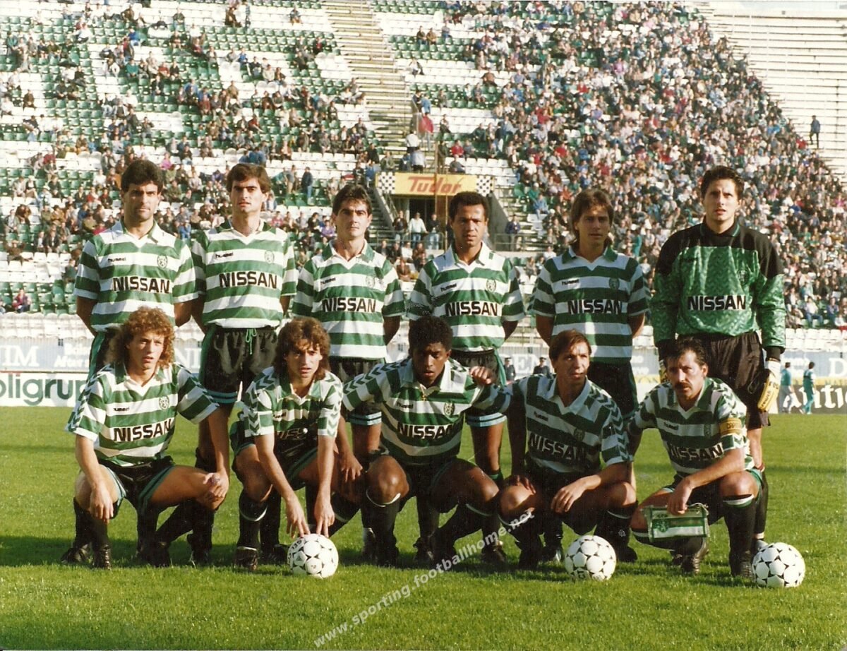 Time do Sporting em 1989/90; Luizinho e Douglas estão em pé ao lado do goleiro Ivkovic (foto: Sporting Football Home)