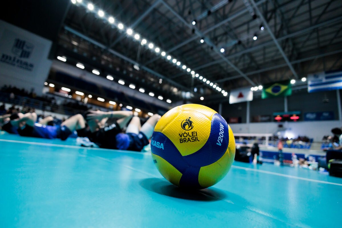 Bola de vôlei em jogo do Minas (foto: Hedgard Moraes/ MTC)