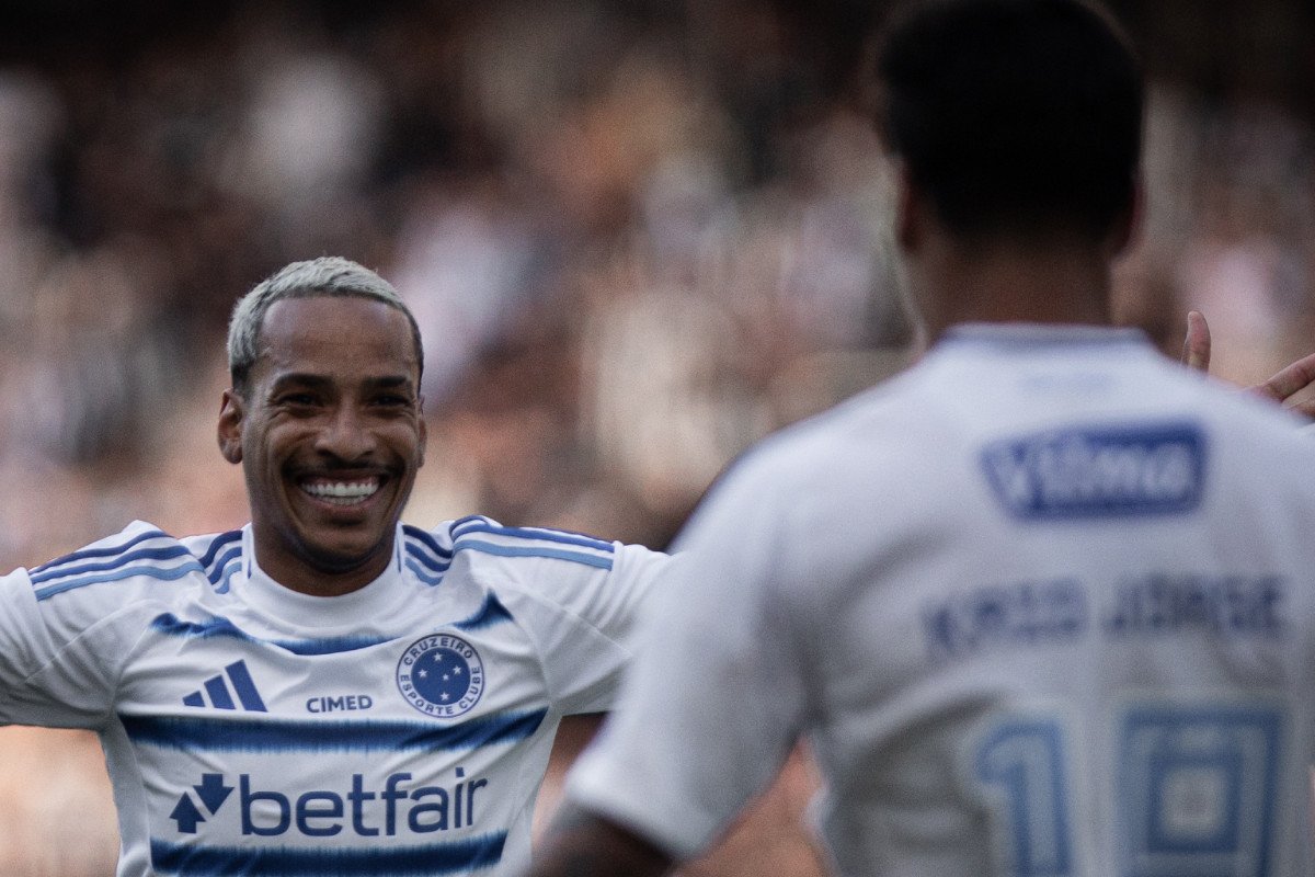 Matheus Pereira comemora gol com Kaio Jorge na vitória do Cruzeiro sobre o Botafogo, no Nilton Santos (foto: Rodrigo Ferreira/Cruzeiro)
