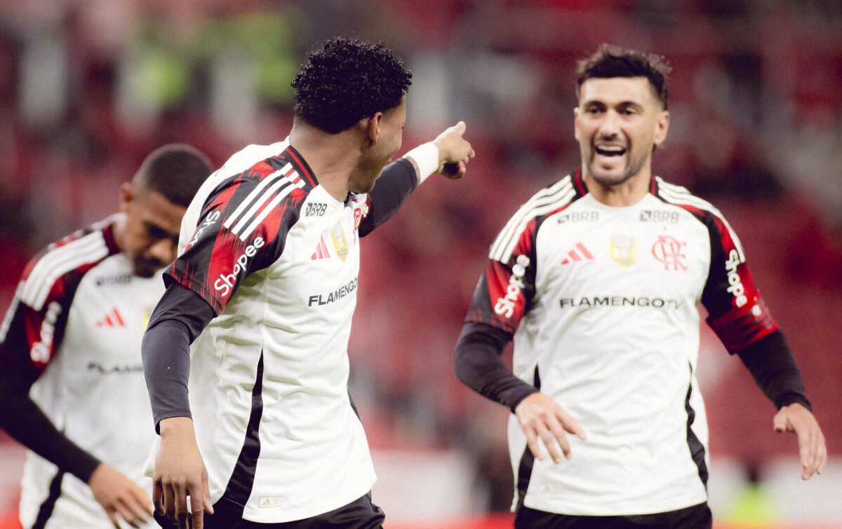 Flamengo venceu o Internacional por 3 a 1 (foto: Adriano Fontes/Flamengo)