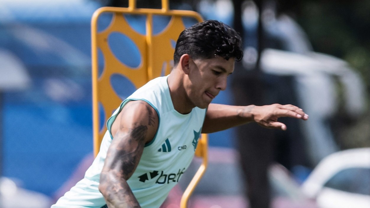 Volante Lucas Romero em treino do Cruzeiro (foto: Gustavo Aleixo/Cruzeiro)