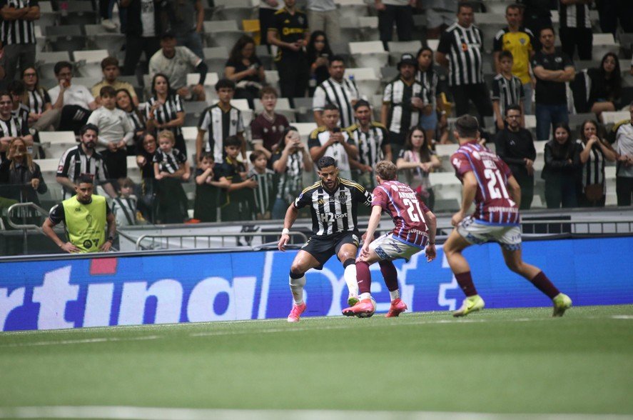 Lance do jogo entre Atlético e Godoy Cruz (foto: Edesio Ferreira/EM/D.A.Press)