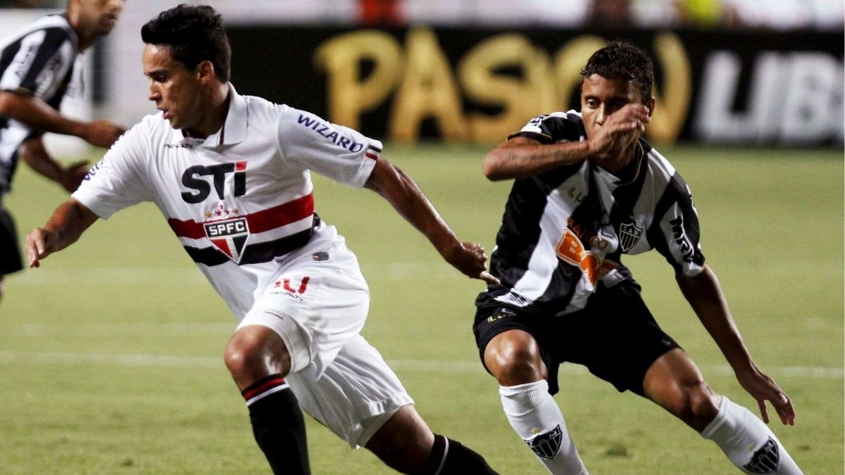 Marcos Rocha em campo pelo Atlético na partida contra o São Paulo, nas oitavas de final da Libertadores de 2013 (foto: REUTERS/Washington Alves)