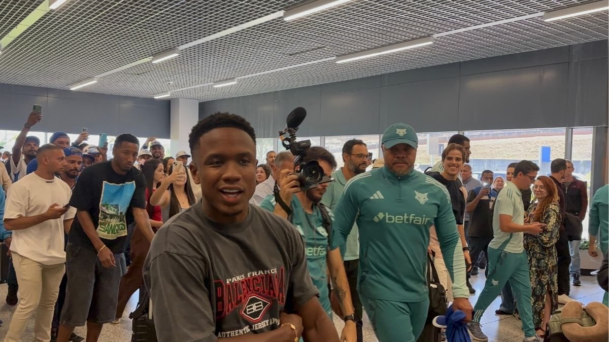 Sinisterra no desembarque no aeroporto de Confins, em Belo Horizonte (foto: Sofia Cunha/No Ataque)