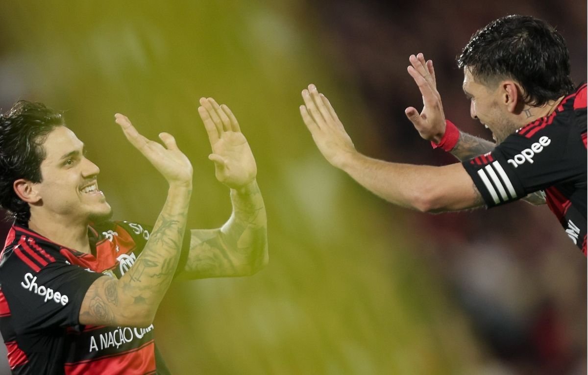 Pedro e Arrascaeta com a camisa do Flamengo (foto: Gilvan de Souza/Flanengo)