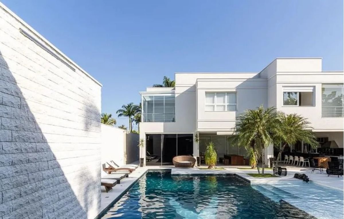 Casa com piscina do atacante Gabigol no litoral do estado de São Paulo (foto: Reprodução)