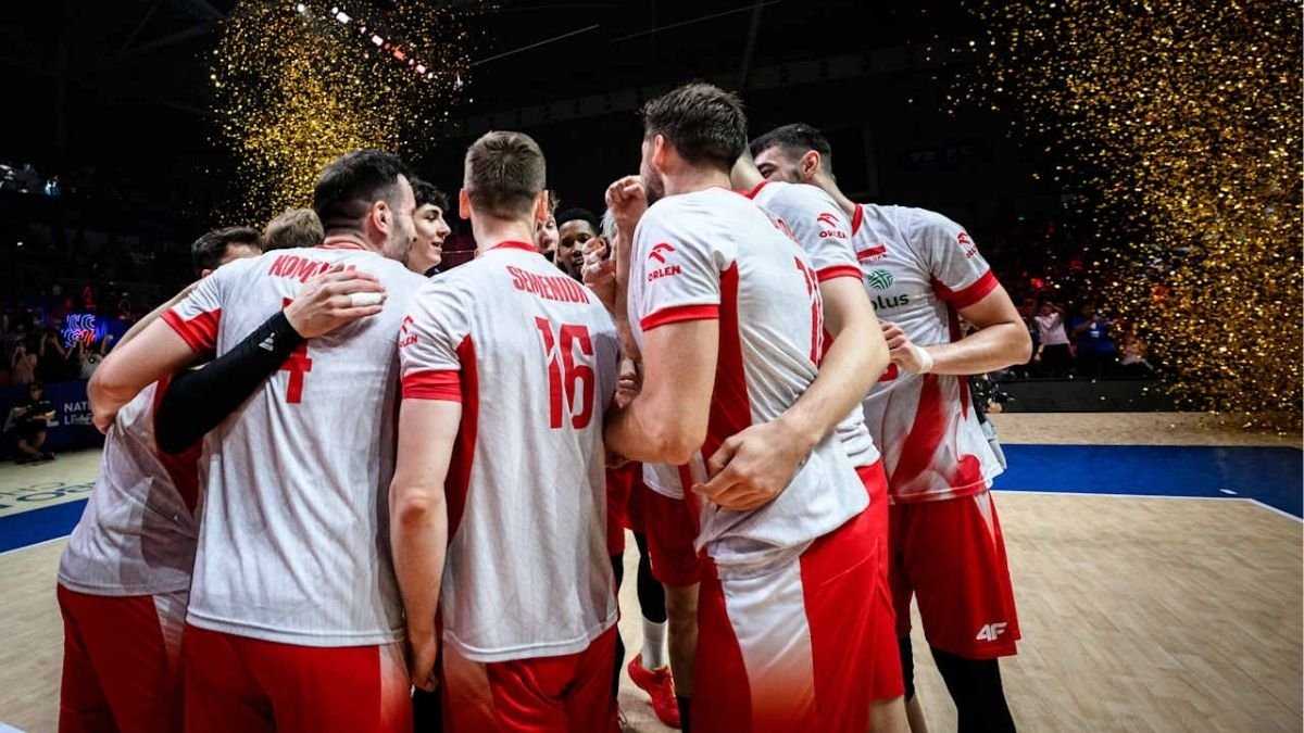 Jogadores de vôlei da Polônia durante a VNL 2025 (foto: Divulgação/VNL)
