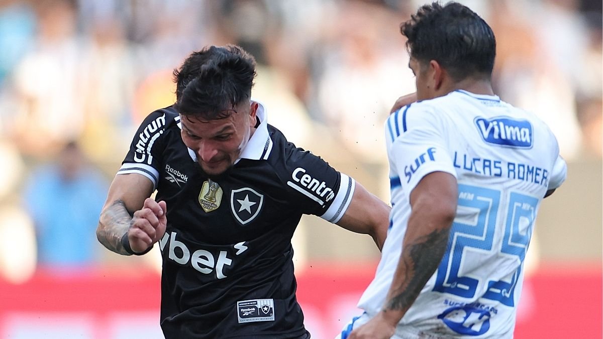 Artur, do Botafogo, e Lucas Romero, do Cruzeiro (foto: Vítor Silva/Botafogo)
