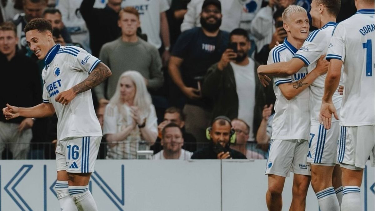 Robert comemora gol pelo Copenhague (foto: Divulgação/Copenhague)