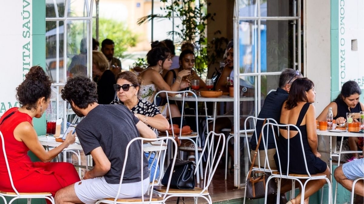 Pessoas almoçando no restaurante Florestal (foto: Divulgação/Florestal)