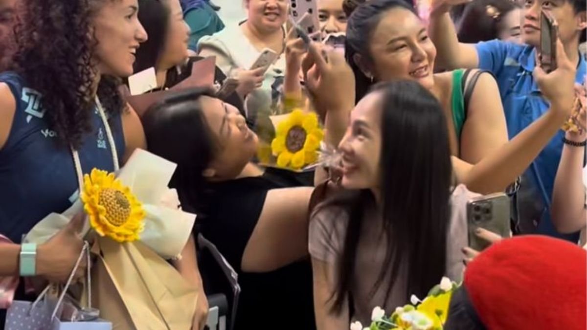 Gabi chamou atenção na chegada à Tailândia (foto: Divulgação/CBV)