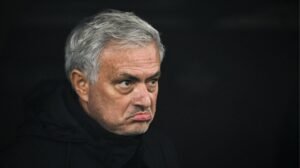 José Mourinho está sem clube após demissão no Fenerbahçe - Crédito: 
