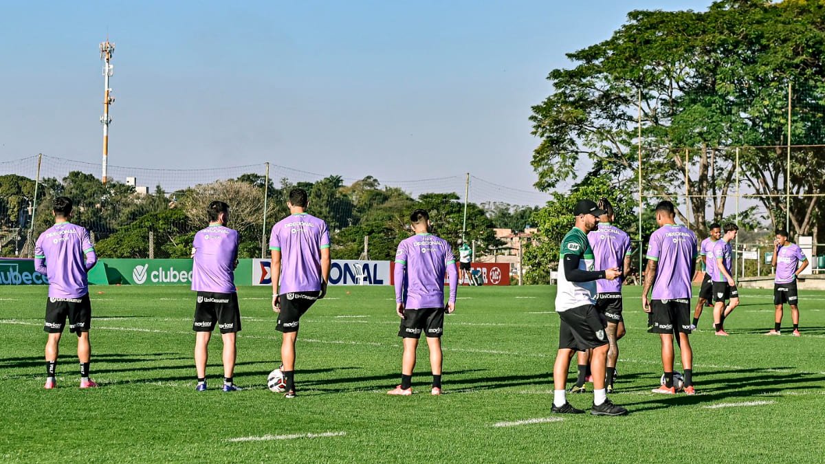 Jogadores do América em treinamento (foto: Mourão Panda / América)