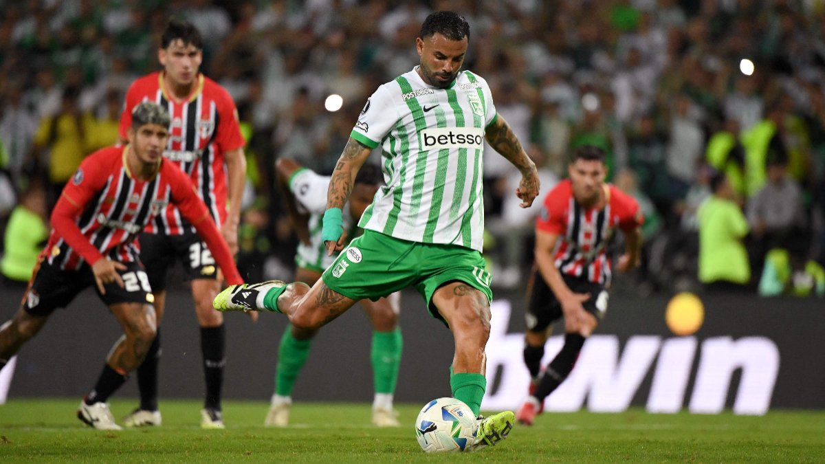 Edwin Cardona, atacante colombiano (foto: Jaime SALDARRIAGA / AFP)