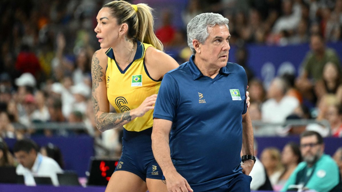 Thaisa e Zé Roberto Guimarães foram bicampeões olímpicos de vôlei (foto: Natalia KOLESNIKOVA / AFP)