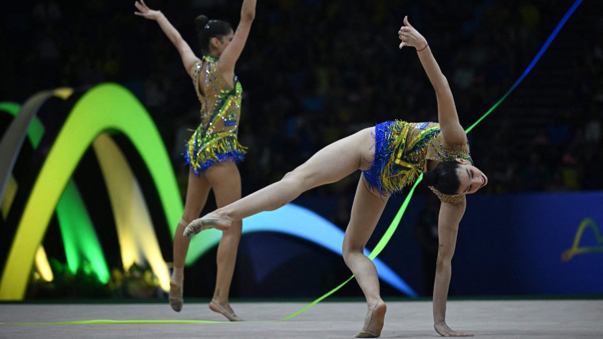 Conjunto do Brasil no Mundial de Ginástica Rítmica (foto: Mauro PIMENTEL / AFP)