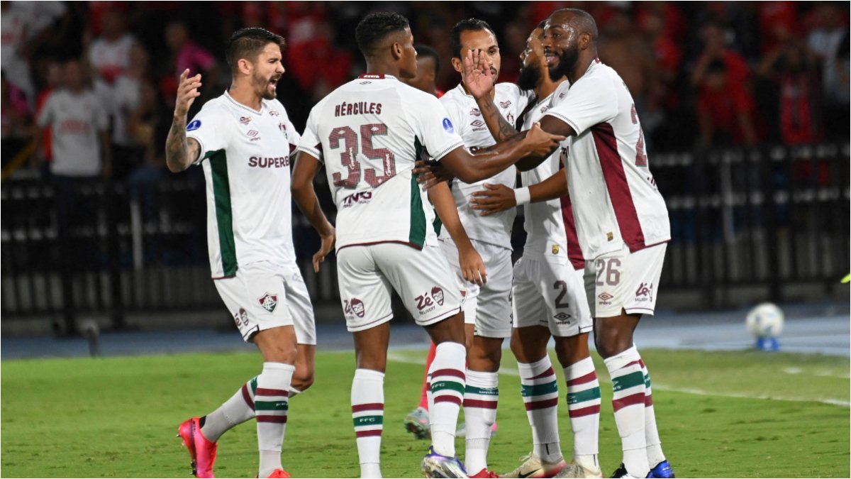 Jogadores do Fluminense em duelo com América de Cali pela Sul-Americana (foto: OSWALDO PAEZ / AFP)