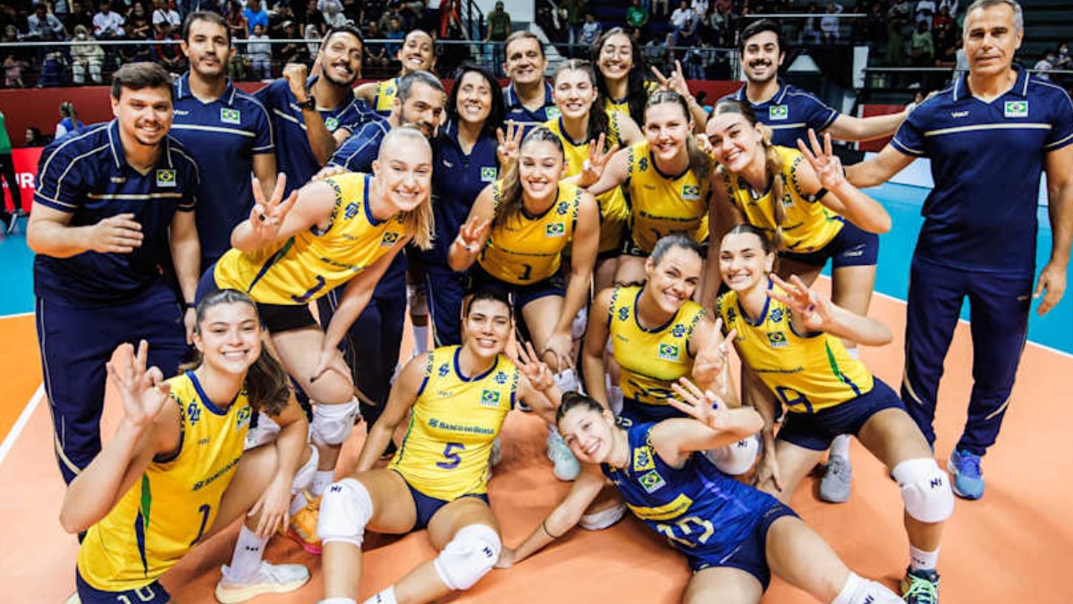 Jogadoras da Seleção Brasileira Feminina de Vôlei Sub-21 (foto: Divulgação FIVB)