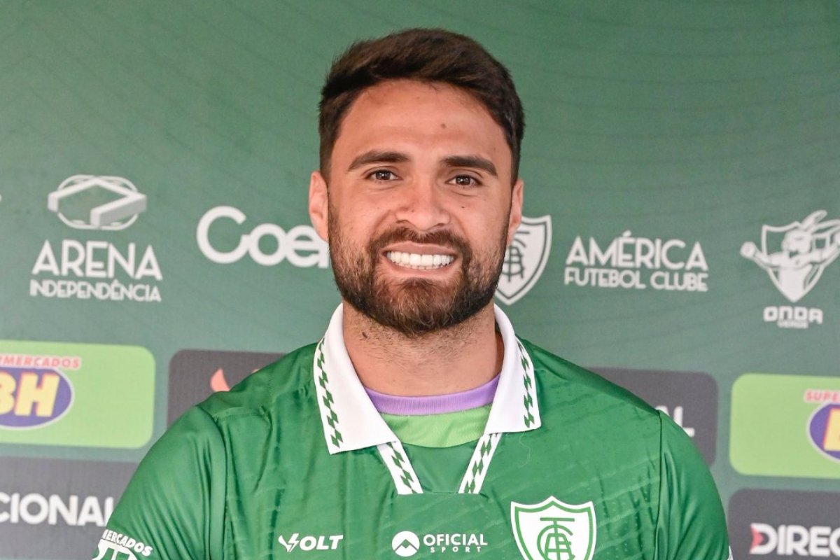 Gustavo, novo goleiro do América, durante apresentação (foto: Mourão Panda/América)