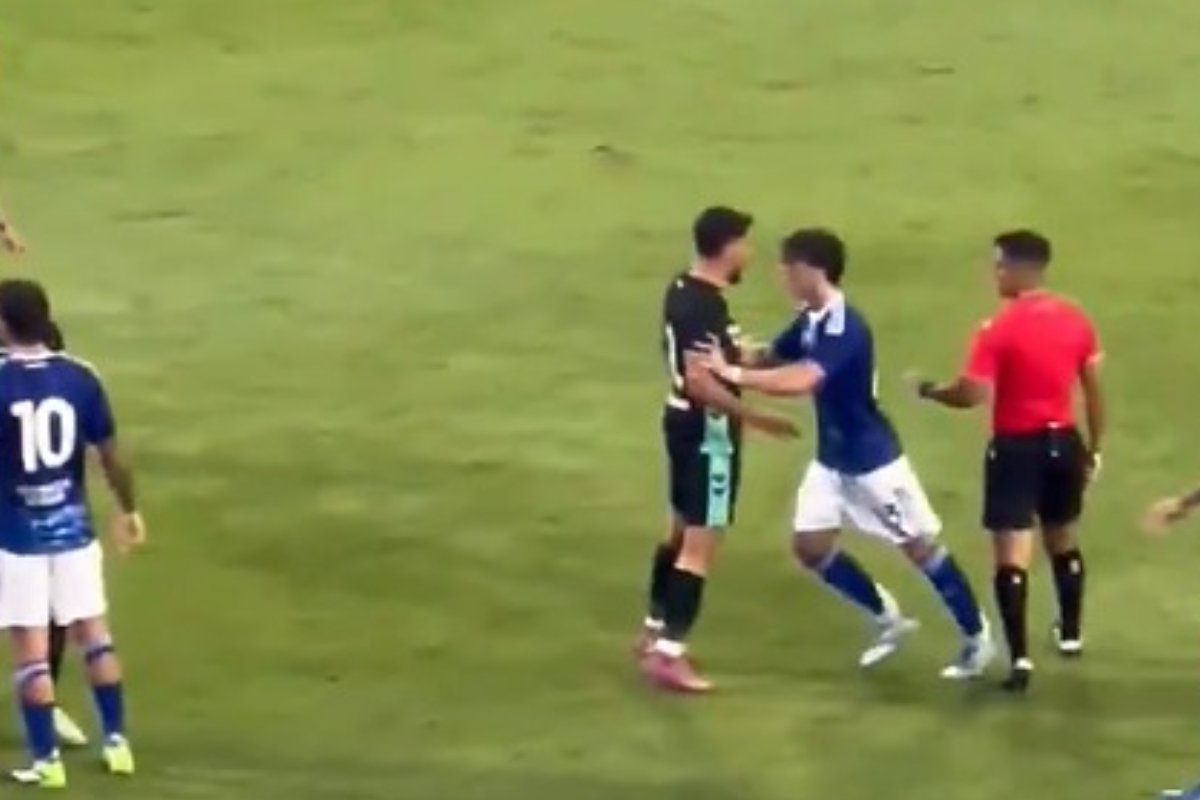 Real Betis e Como em jogo amistoso na Espanha (foto: Reprodução)