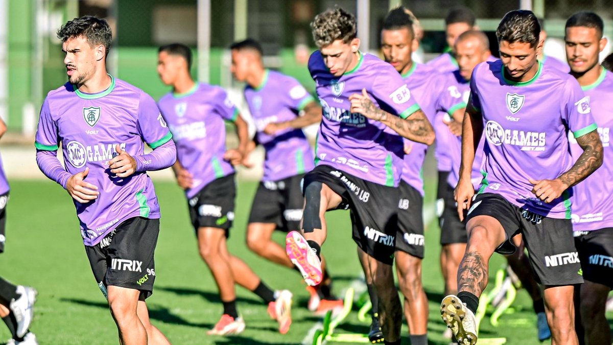 Jogadores do América em treinamento (foto: Mourão Panda / América)