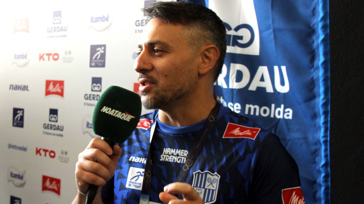 Lorenzo Pintus, treinador do time feminino de vôlei do Minas (foto: Jair Amaral/EM/D.A Press)