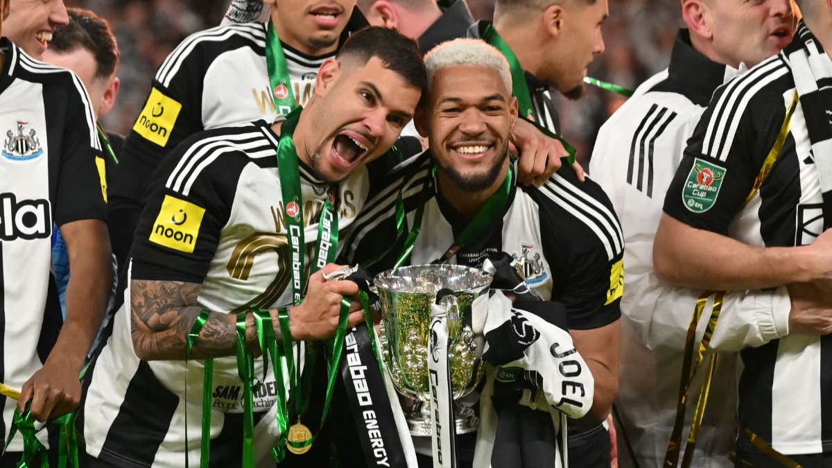 Bruno Guimarães e Joelinton, jogadores do Newcastle (foto: Glyn KIRK / AFP)