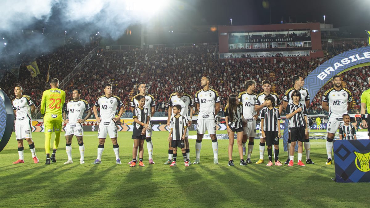 Time do Atlético postulado antes do jogo com o Vitória (foto: Pedro Souza/Atlético)